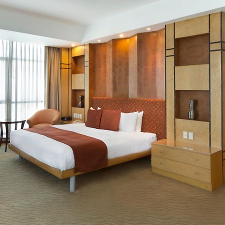 Crowne Plaza Manila Galleria, an IHG Hotel Pasig City Esterno foto