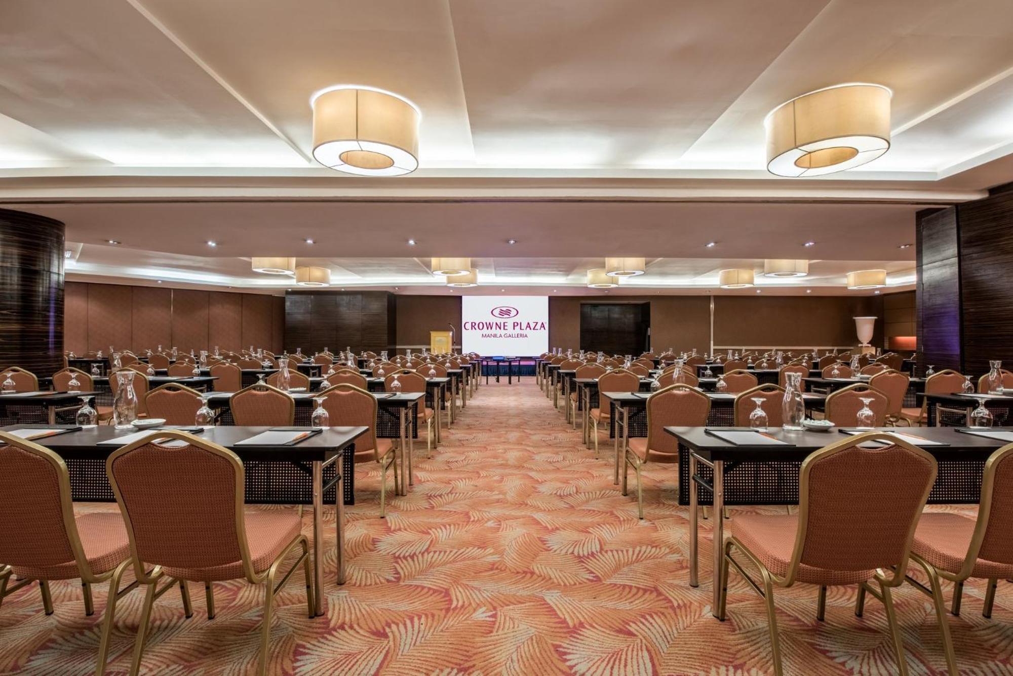 Crowne Plaza Manila Galleria, an IHG Hotel Pasig City Esterno foto